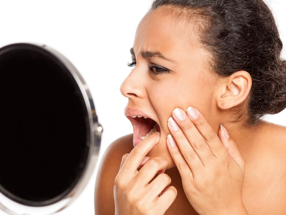 woman having a dental pain
